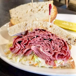 Corned Beef Sandwich (*)